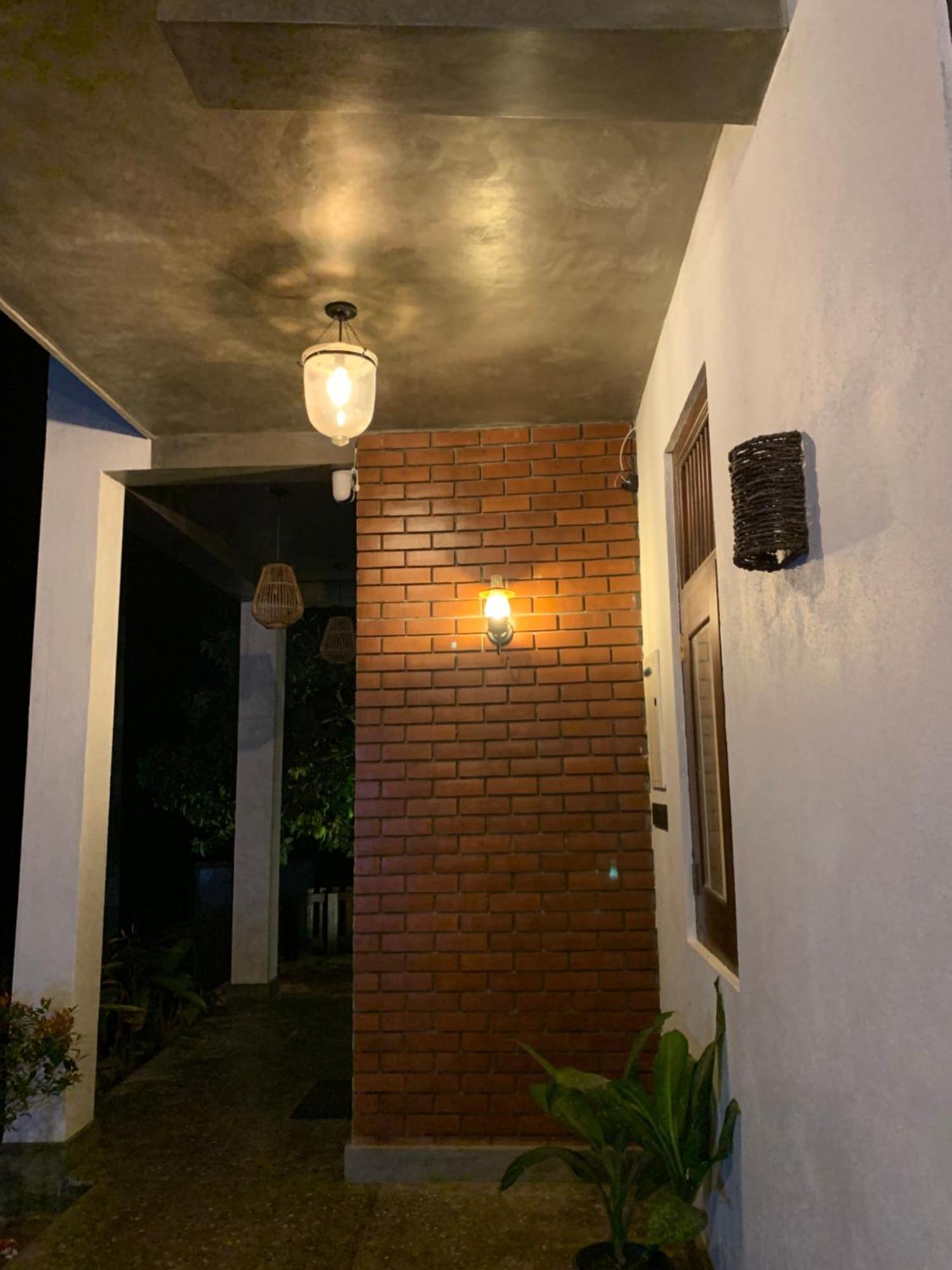 Thaproo Bay Hiriketiya Bed & Breakfast Dickwella Exterior photo